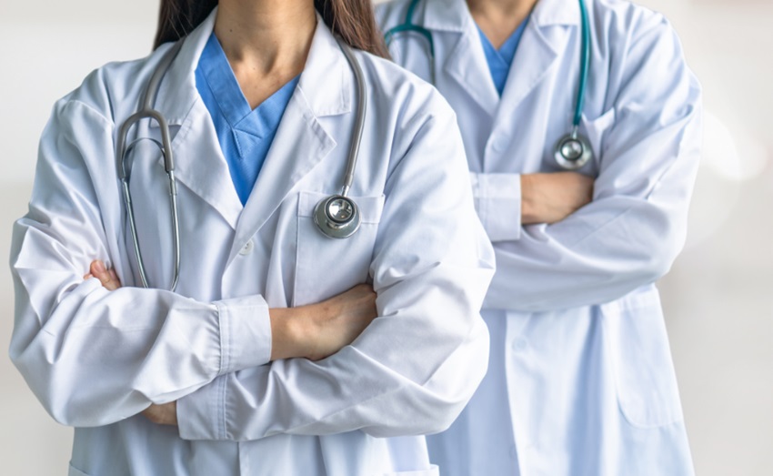 عمادة الأطباء تؤكد وجود مشروع تعاون في مجال تنقّل الأطباء بين تونس وليبيا