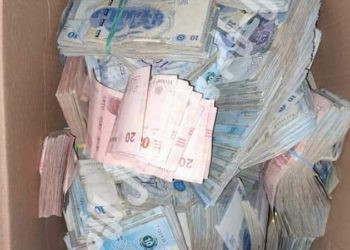 تونس: الاحتفاظ بشخص من أجل تدليس بطاقات بنكية وإقامات أجنبية وحجز 126 ألف دينار