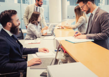 اليوم: البنوك تفتح أبوابها وتقدم خدماتها لحرفائها