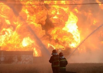 صفاقس: حريق هائل بالمنطقة الصناعية بعقارب