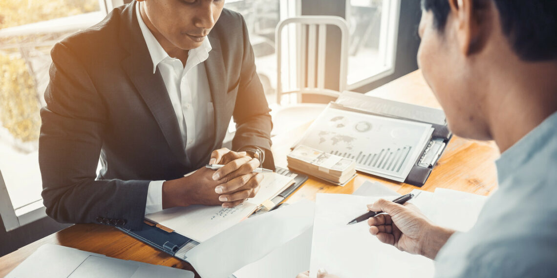 علاقة التونسيين بالخارج بالبنوك التونسية تعوقها اكراهات ضعف الجاهزية والقوانين الصارمة والرسوم العالية!!