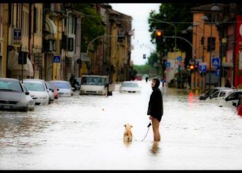 ايطاليا: إقليم إميليا رومانيا أكبر المتضررين من الفيضانات وانزلاق التربة.. والسكان يعطون المثل في التضامن والتضحية!!
