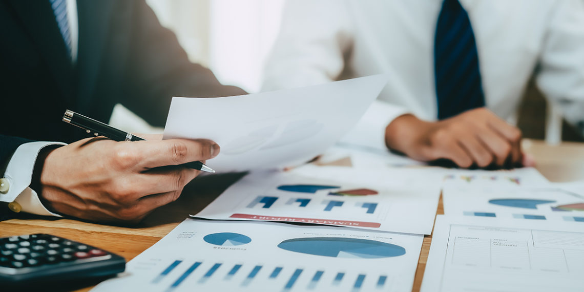 في ندوة لمؤسسة التميمي حول التجاوزات البنكية: “اكتفاء البنك المركزي برقابة نظرية سمح للبنوك بتجاوزات لا تعدّ في حق الحرفاء”