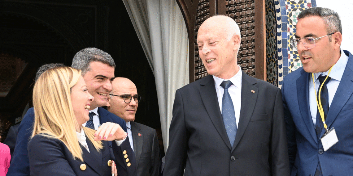 ميلوني: “لم نطلب من سعيّد أن يعمل كشرطي للمهاجرين مقابل بضعة ملايين يورو”