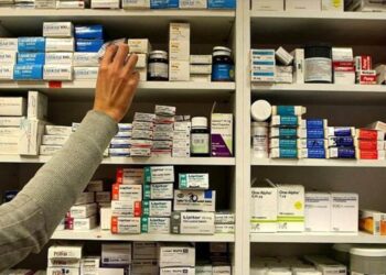 تراجع الدينار وراء نقص الأدوية