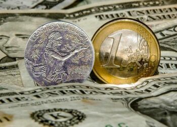 الدينار فقد 52% من قيمته منذ سنة 2011