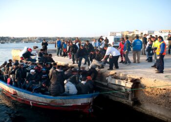 أحزاب وجمعيات وشخصيات ترفض أي اتفاق يجعل من تونس أرضا لاستقبال المُرحّلين من أوروبا