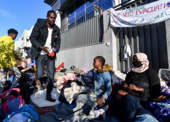 والي مدنين يؤكد أن عمليات ايواء المهاجرين من بلدان افريقيا جنوب الصحراء إجراء ظرفي في انتظار عودتهم لبلدانهم