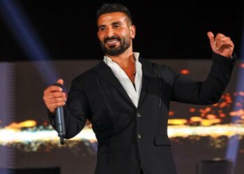 على خلفية أحداث مهرجان بنزرت: نقابة الموسيقيين المصرية تُلزم الفنان أحمد سعد بالاعتذار لسيّدات تونس