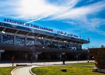 تعطل منظومة التكييف بمطار تونس قرطاج تتسبّب في تذمر المسافرين.. ألم يكن المطار وجه البلاد؟