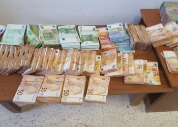   إيقاف قاض بحوزته مليار من العملة الصعبة وكمية من الذهب