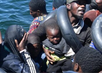 مقتل مهاجرَين تونسيَين وفقدان خمسة آخرين في غرق مركب في جنوب شرق البلاد