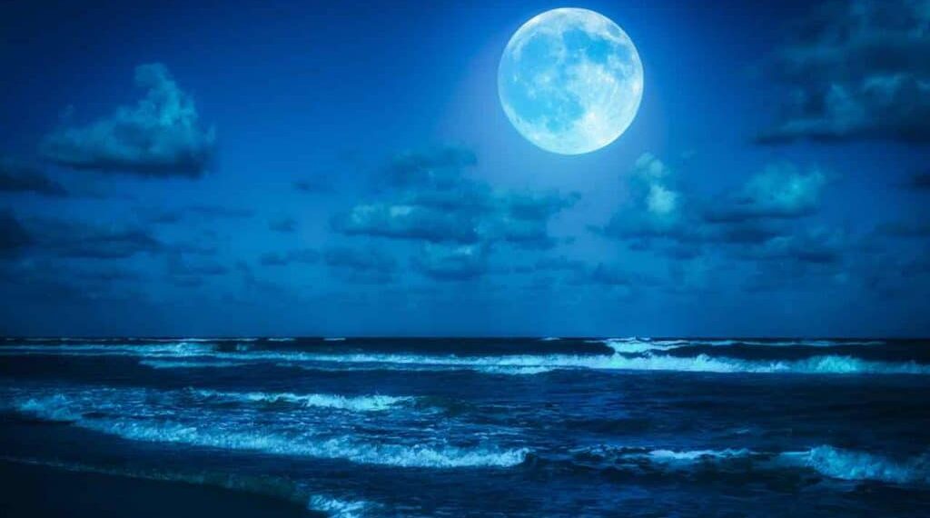 تونس تشهد الليلة ظاهرة القمر الأزرق