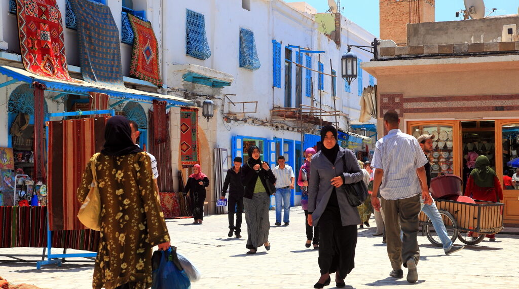 ”رايتنغ اند انفستمنت” تخفض ترقيم تونس إلى ب- مع آفاق سلبية