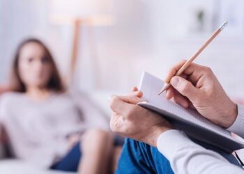 بعد منحهما لشهائد طبية لأشخاص لا يعانون من أمراض نفسية للتزود بالأقراص المخدرة: سنة سجنا لطبيبين