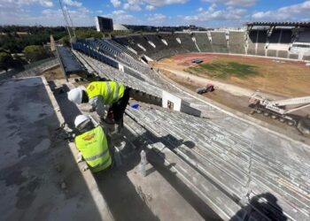 تقدم أشغال إعادة تهيئة ملعب المنزه محور لقاء بين وزير الشباب والرياضة ووزيرة التجهيز والإسكان