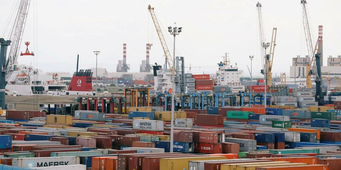 تونس ترفع قدرتها على تغطية الواردات