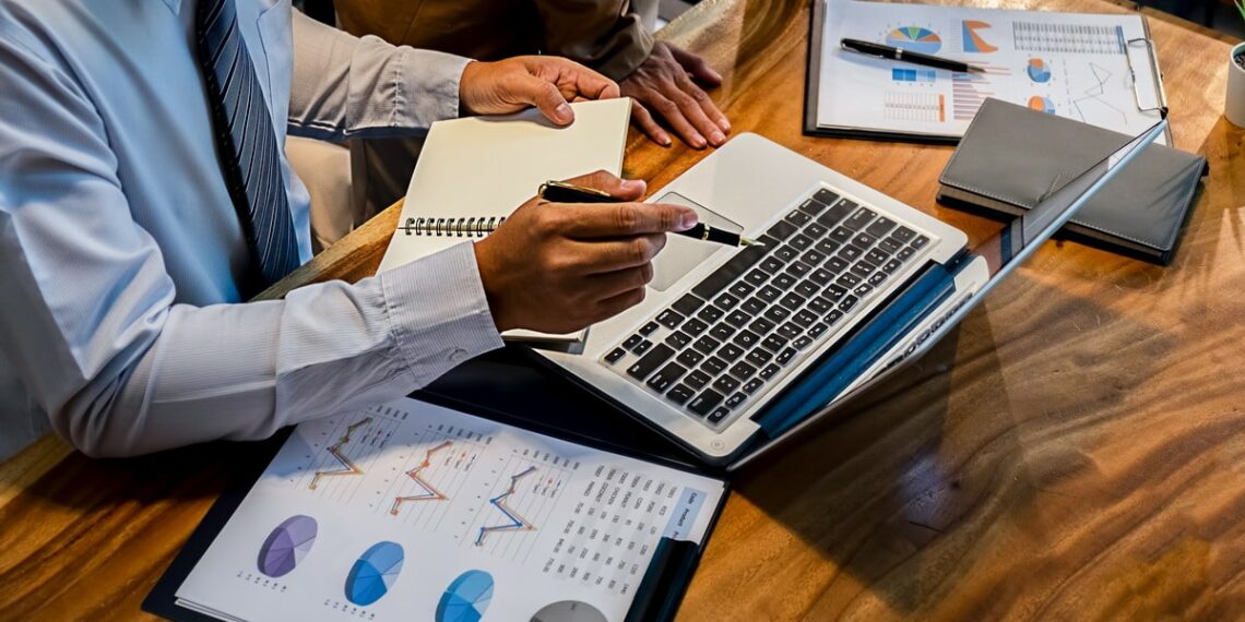 الإحتفاظ برجل أعمال  ينشط في القطاع البنكي والتأمينات