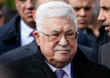 محمود عباس: “من حق الشعب الفلسطيني في الدفاع عن نفسه”