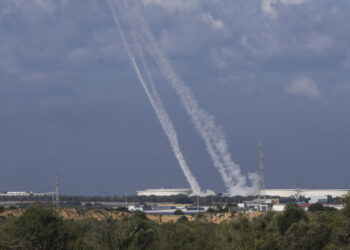 كتاب القسام:” كل استهداف لشعبنا دون سابق إنذار سنقابله بإعدام رهينة من المدنيين”