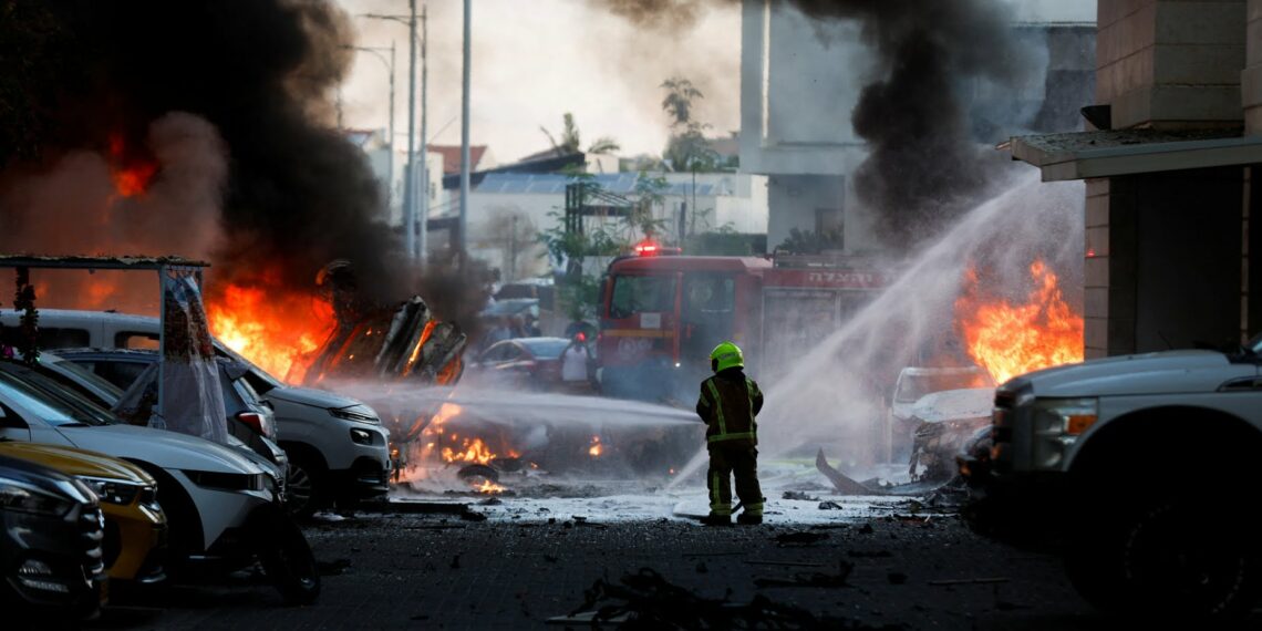 إسرائيل تعلن “التأهب للحرب” بعد “عملية مزدوجة بآلاف الصواريخ” شنتها حماس