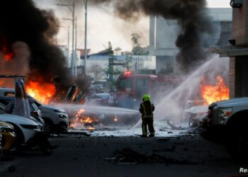 إسرائيل تعلن “التأهب للحرب” بعد “عملية مزدوجة بآلاف الصواريخ” شنتها حماس