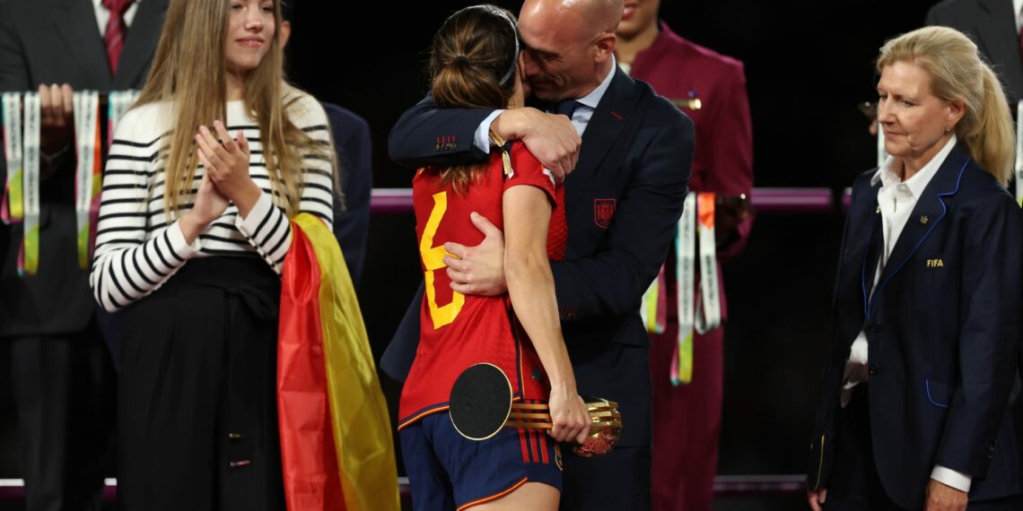 لمدة 3 سنوات.. فيفا يوقف رئيس الاتحاد الاسباني السابق روبياليس