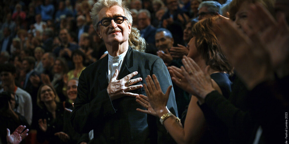 مهرجان لوميار يهدي جائزته ال15 لعاشق الضوء wim wenders