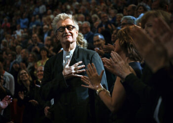 مهرجان لوميار يهدي جائزته ال15 لعاشق الضوء wim wenders