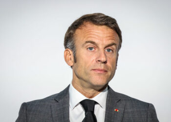 فرنسا تفتح خطًا جويًا لإجلاء مواطنيها من إسرائيل