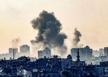 واشنطن بوست: تشبيه ح_ماس بتنظيم “الدولة” هو استراتيجية إسرائيلية لتبرير الوحشية ضد غزة