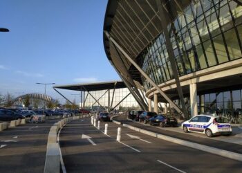 بعد تهديدات بوجود خطر أمني : فرنسا تخلي 6 مطارات وتنصح مواطنيها بعدم السفر إلى لبنان