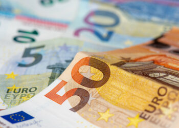 منذ بداية 2023: تونس تقترض مليار و150 مليون دينار من العملة الصعبة من البنوك المحلية