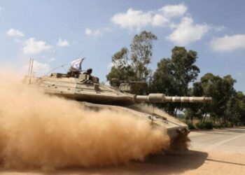 الاحتلال يواصل غاراته على غزة لليوم الـ14 وترقب دخول أول قافلة