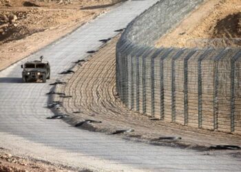 وسائل إعلام إسرائيلية: إسرائيل أبلغت مصر أنها ستقصف أي شاحنات تحمل مساعدات لغزة