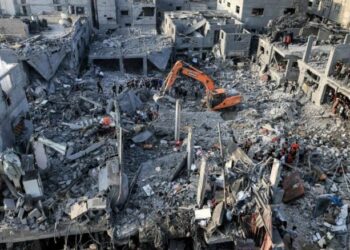 الدفاع المدني: الغارات الإسرائيلية ليلا “دمرت مئات المباني كليا” في غزة.. والمعالم تغيرت