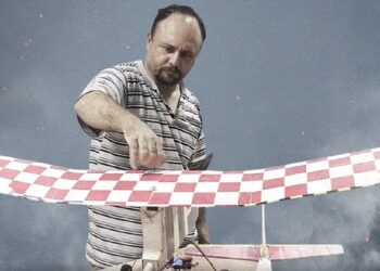 عودة على حياة محمد الزواري: طيار حماس الذي تحمل مسيرة “طوفان الأقصى” إسمه