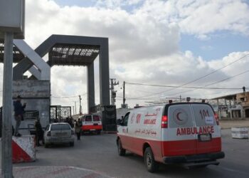 تسليم الرهائن الإسرائيليين المفرج عنهم للسلطات المصرية في معبر رفح