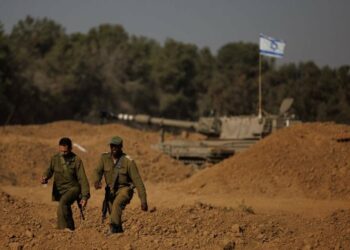 مقتل جندي وتدمير دبابة بمعارك شمال غزة