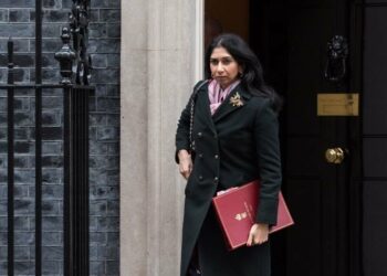 بعد انتقادها للمتظاهرين الداعمين للفلسطينيين: إقالة وزيرة داخلية بريطانيا