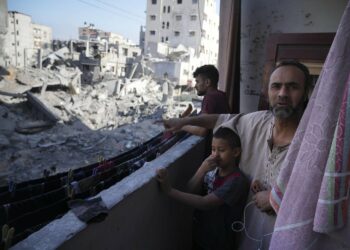 غزّة العظمى.. جاء المعلّم لينقذ الصبيّ