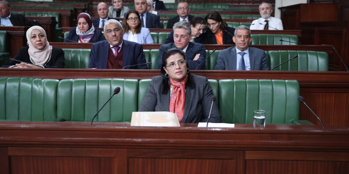 وزيرة المالية: “نعمل على مكافحة تهريب الأموال للخارج وطلبنا معطيات من الإمارات لكن النتائج دون المأمول”