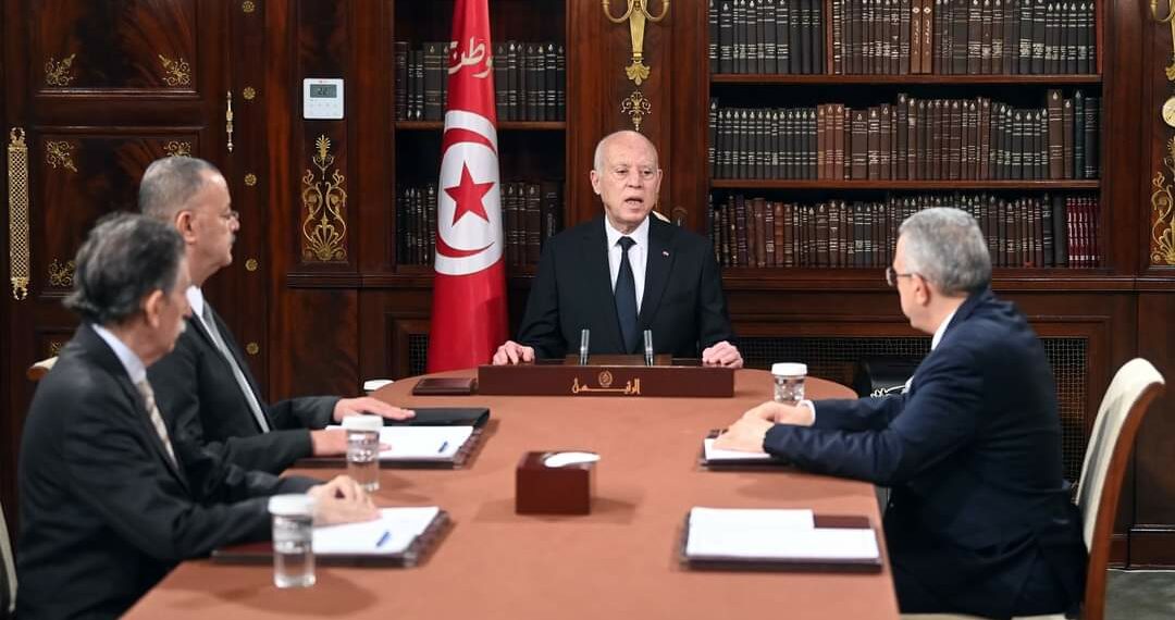 في لقاء سعيّد بوزير الصحة ورئيس الهلال الأحمر: تباحث حول إجراءات نقل عدد من الجرحى بسبب العدوان الإسرائيلي للعلاج بتونس