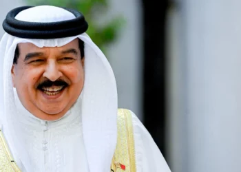 البحرين تعلن مغادرة السفير الإسرائيلي واستدعاء سفيرها من إسرائيل ووقف العلاقات الاقتصادية مع تل أبيب