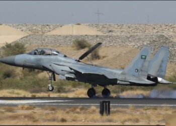 تحطم طائرة مقاتلة أثناء مهمة تدريبية بالسعودية ومقتل طاقمها