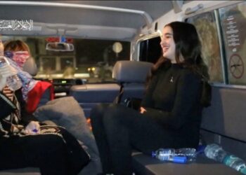 بعد خروجهن من غزة.. إسرائيليات يمرحن على “تيك توك” ويكذبن ادعاءات تعذيبهن لدى حماس