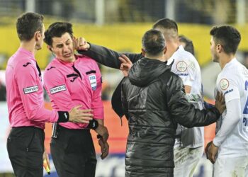 بسبب لكمة رئيس نادي انقرة للحكم: الإتحاد التركي يعلق منافسات الدوري لأجل غير معلن