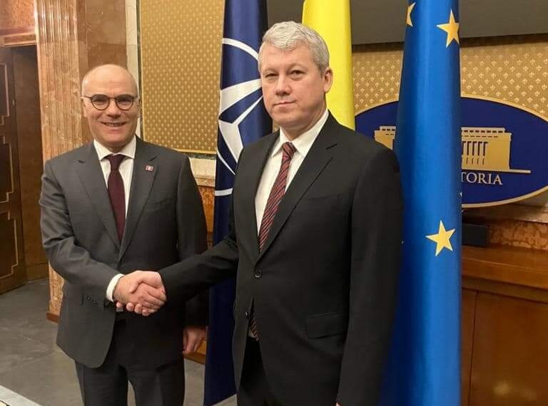 تباحث حول الوضعية الكارثية التي تشهدها الأراضي الفلسطينية المحتلة خلال زيارة وزير الخارجية لرومانيا