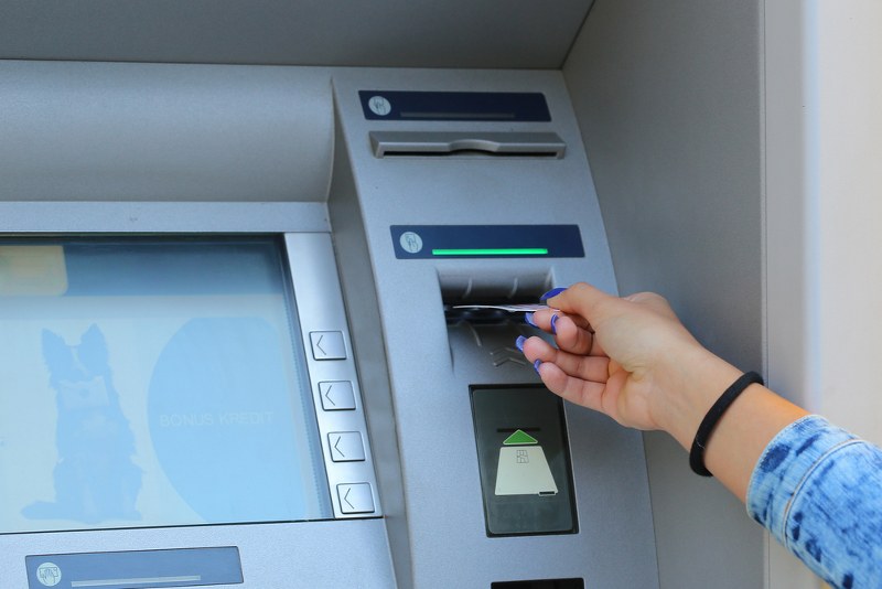 بمناسبة رأس السنة الادارية: البنك المركزي يدعو البنوك والبريد لتوفير السيولة بالموزعات الآلية يوم السبت