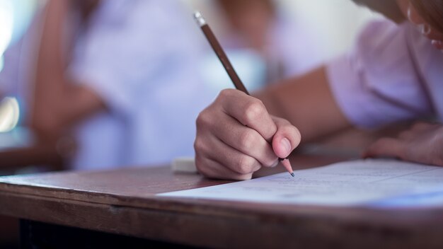 وزارة التربية تنشر رزنامة الإختبارت الكتابية للامتحانات الوطنية